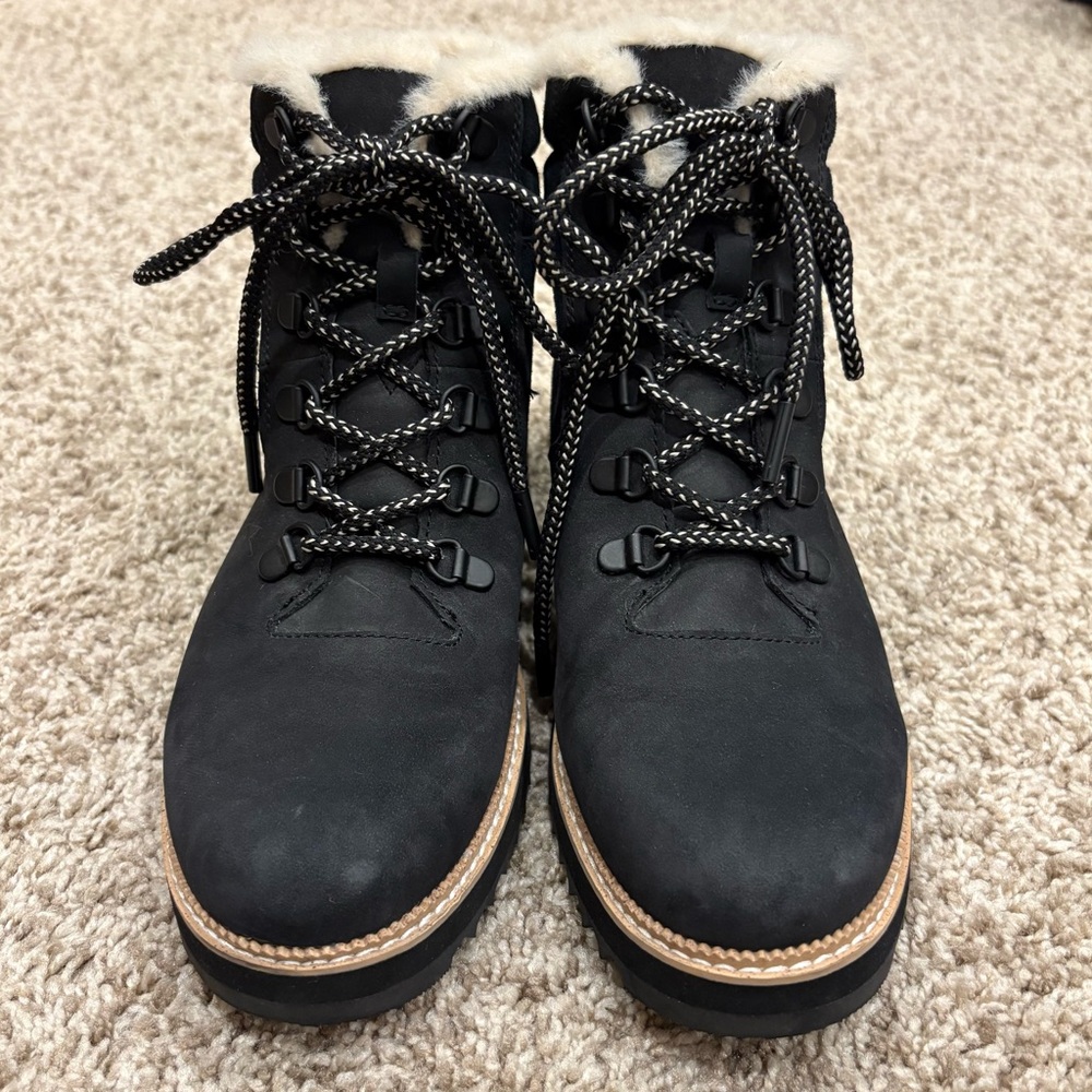 TOMS Mojave Black Lugged Sole Lace-Up Faux Fur Ankle Boots Women’s Size 8